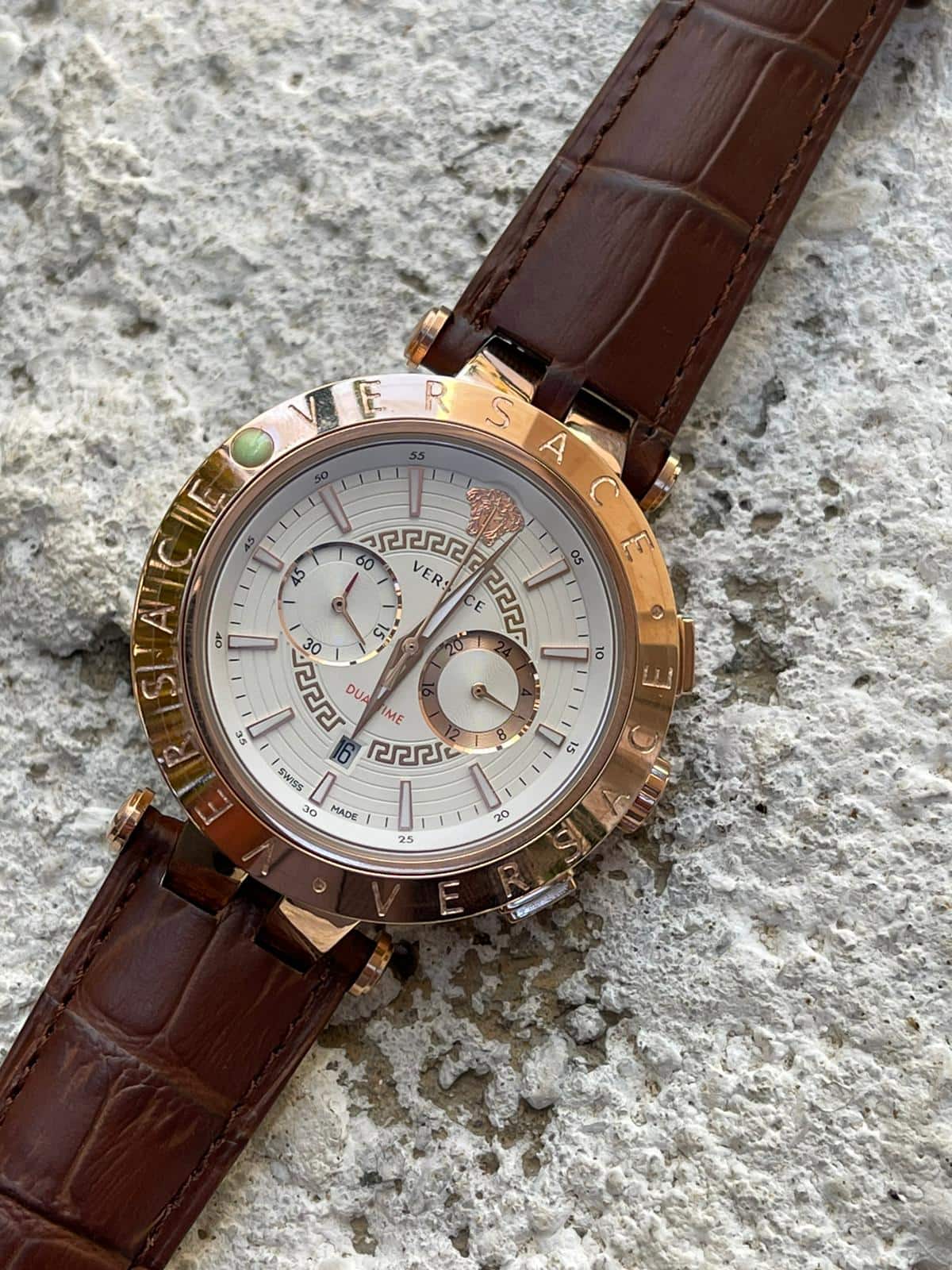 Versace Dualtime Beyaz Kadran Kahverengi Deri Kordonlu Erkek Saat Modeli L-748