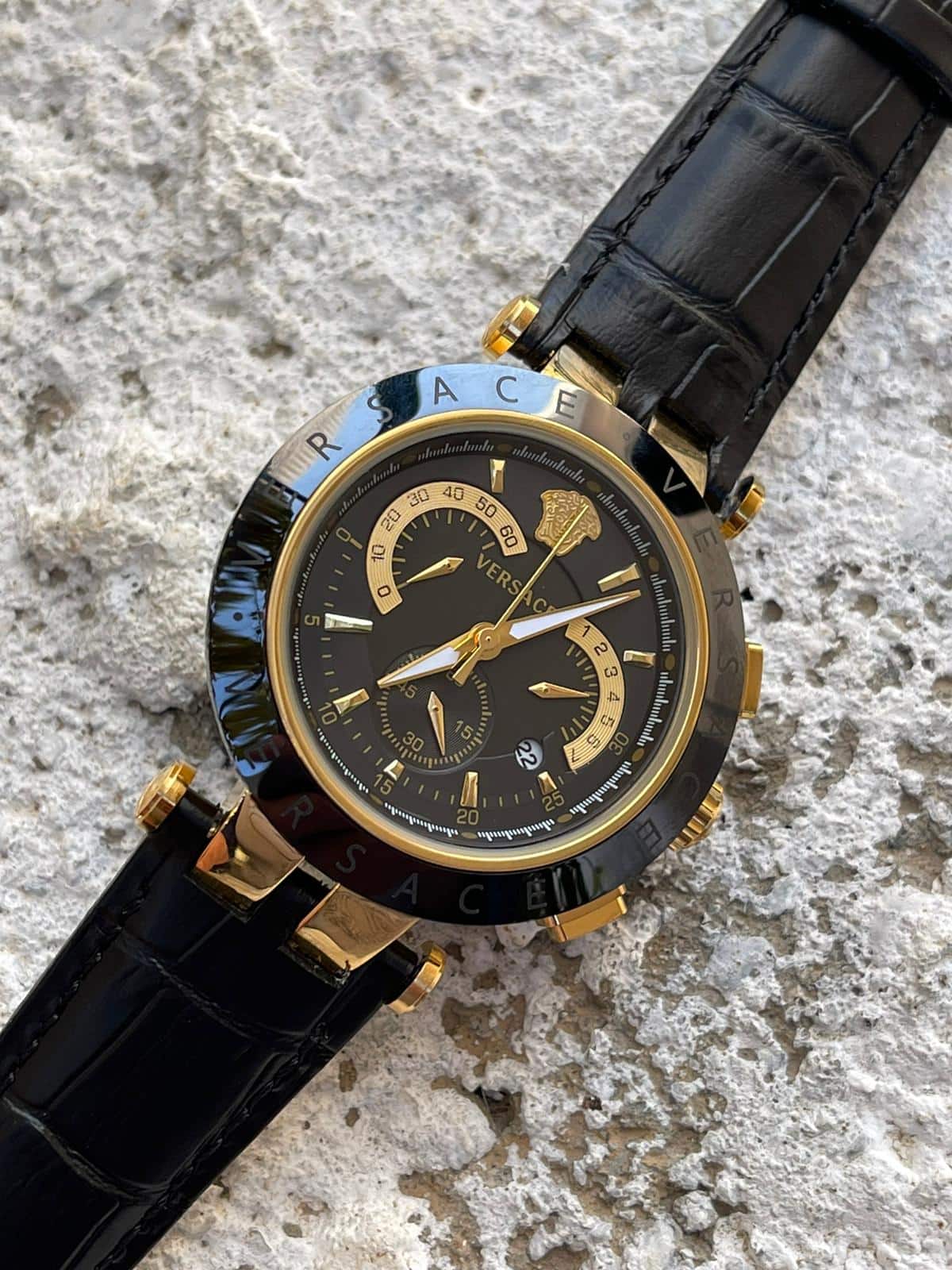 Versace Siyah Kadran Gold Kasa Siyah Deri Kordonlu Erkek Saat Modeli L-750