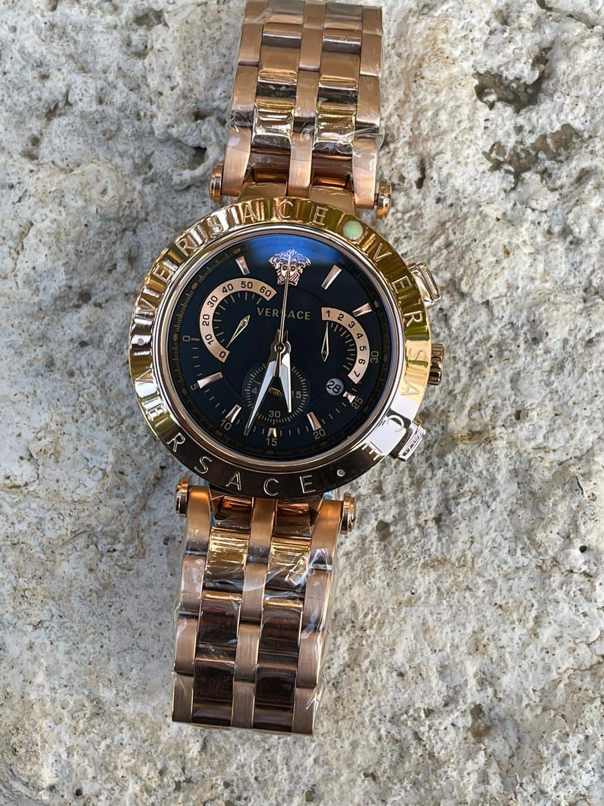 Versace Siyah Kadran Gold Çelik Kordonlu Erkek saat modeli L-772