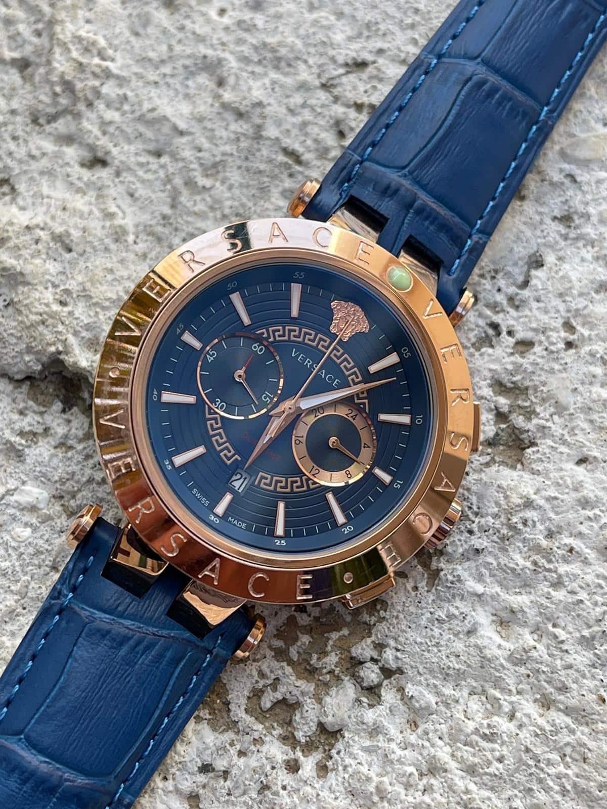 Versace Dualtime Bronz Kasa Mavi Kadran Mavi Kordonlu Erkek Saat Modeli L-752