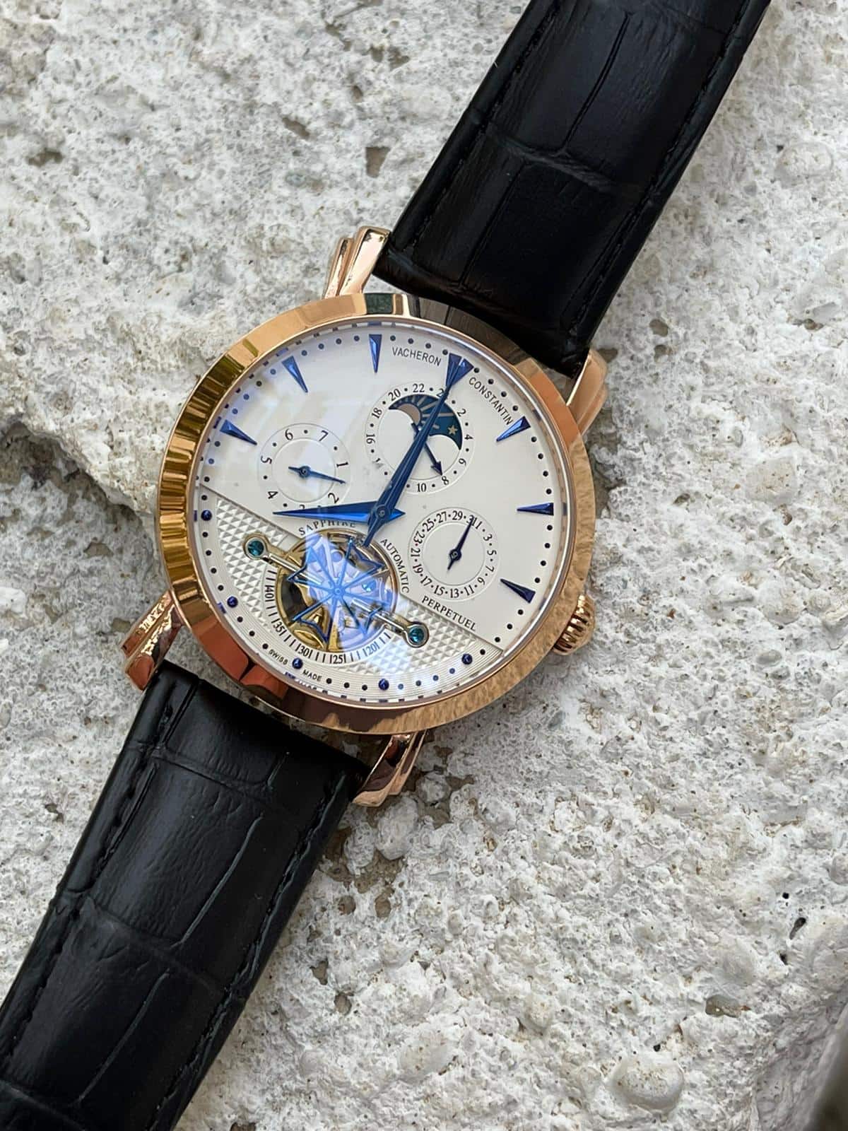 Vacheron Constantin Beyaz Kadran Sarı Kasa Siyah Deri Kordonlu Otomatik Erkek saati L-746